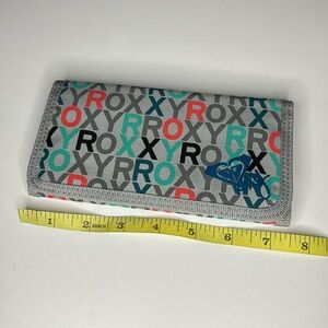 y2k trifold roxy wallet